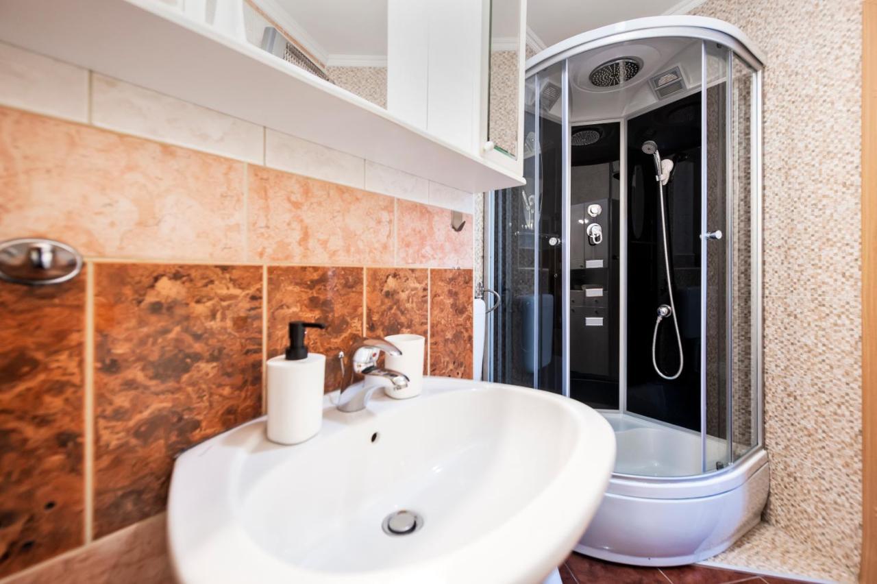 Ap Downtown Apartment Rovinj Bagian luar foto