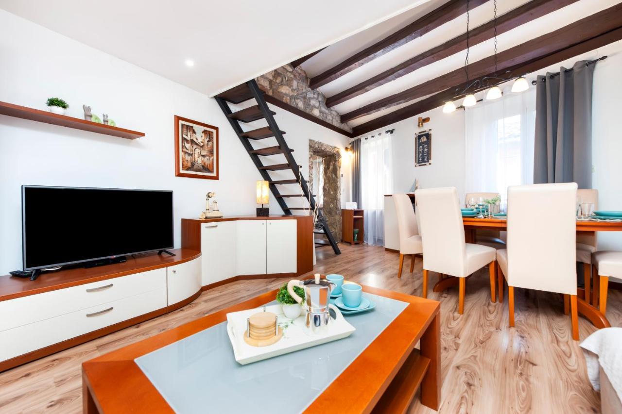 Ap Downtown Apartment Rovinj Bagian luar foto